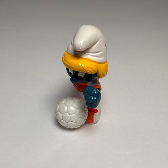 Vintage Soccer Smurfette Schleich 1989 Hong Kong Football Smurf PVC Figure - Picture 6 of 10